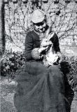 Беатрис с кроликом Бенджамином Бансером