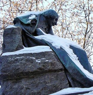 Импрессионистический памятник Н. В. Гоголю. Работа Н.А. Андреева
